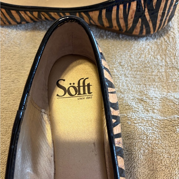 Sofft Black and Tan Striped Flats - Picture 3 of 4